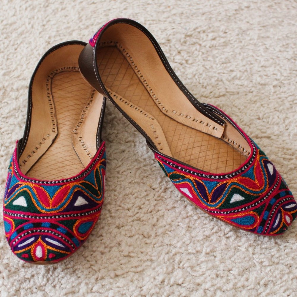 📣SOLD Chocolate Brown Handmade Embroidered Leather Jutti Khussa Ethnic Shoes
